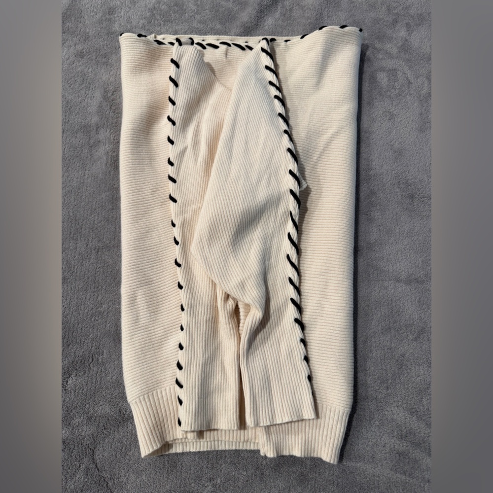 Philosophy Cream Color Off-Shoulder Sweater with Black Whipstitch. Size Medium. - Picture 5 of 8